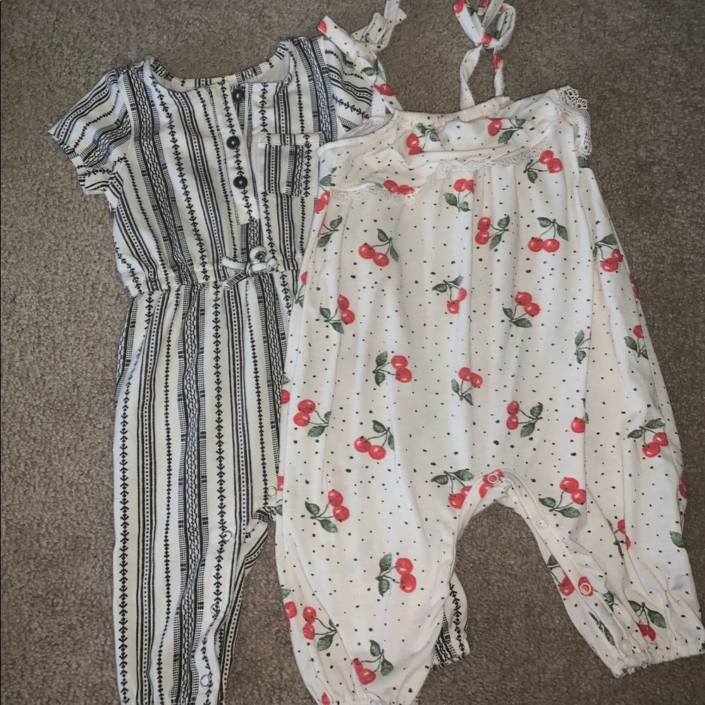 🖤 2 baby girl jumpers